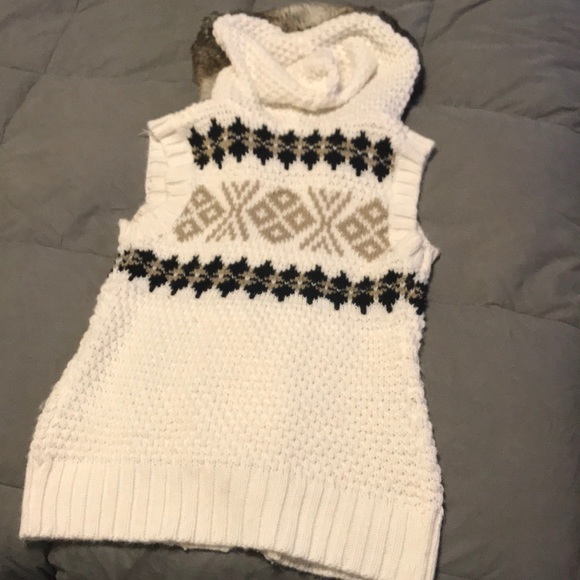 Sleeveless Knitted Vest - Picture 5 of 5